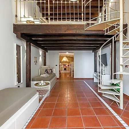 Old Town Loft M8 *