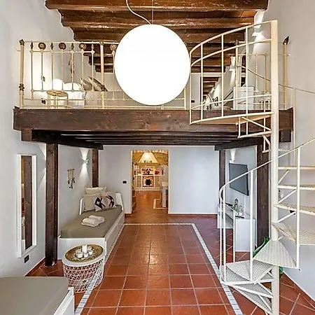 Old Town Loft M8 Hotell 4*