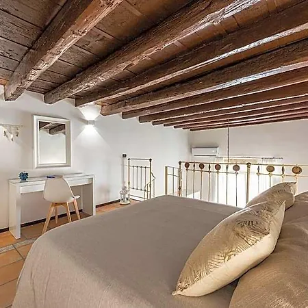 Old Town Loft M8 Hotell 4*