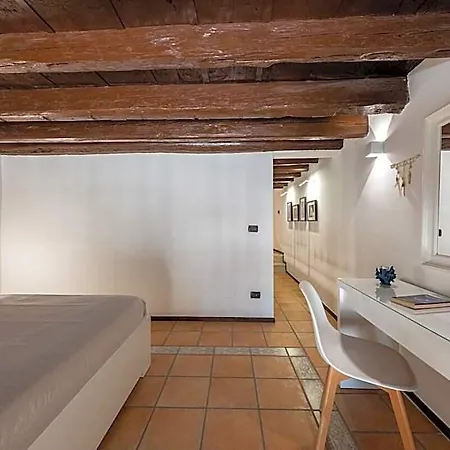 Hotel Old Town Loft M8 4*